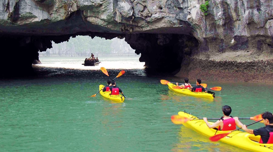 kayaking at Luon cave