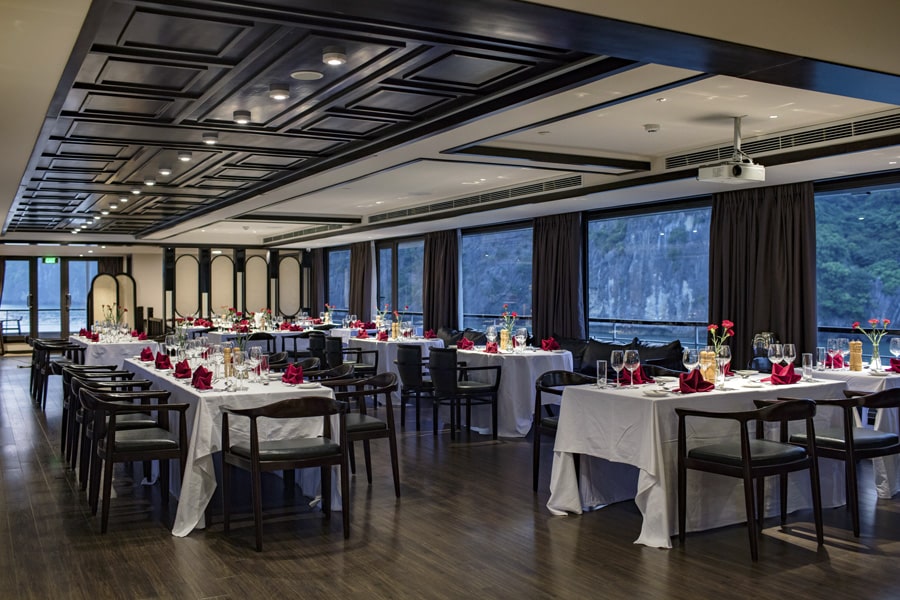 Restaurant of Scarlet Pearl Cruise