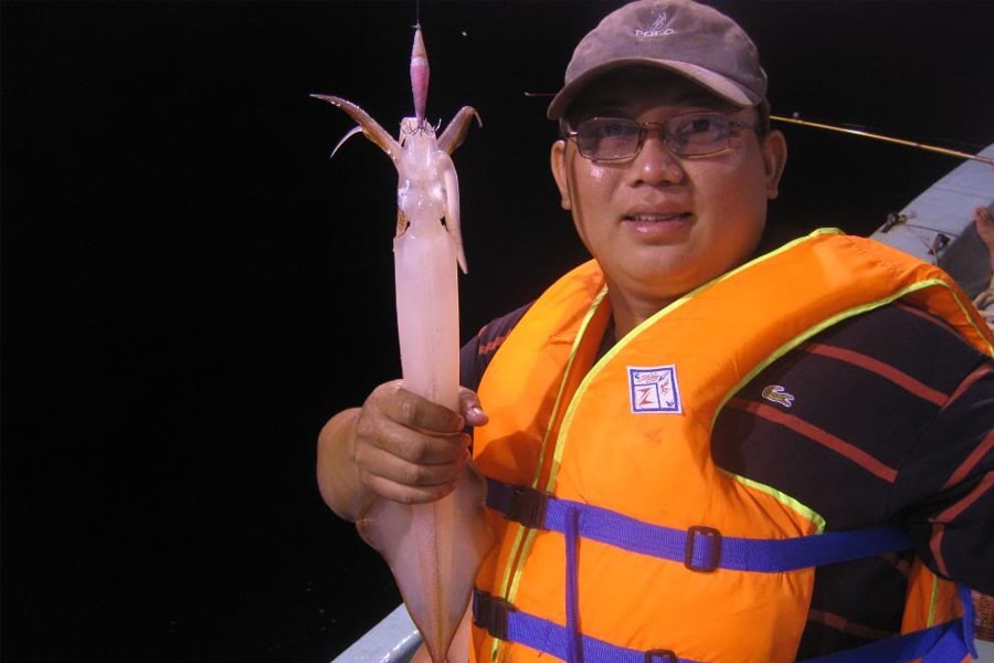 squid fishing on Scarlet Pearl Cruise