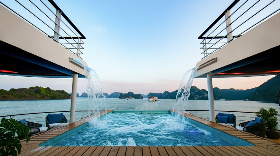 Infinity Jacuzzi with Artificial Waterfall