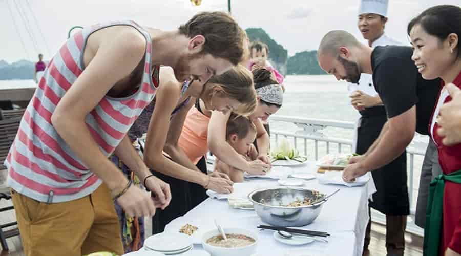 cooking class on halong cruise