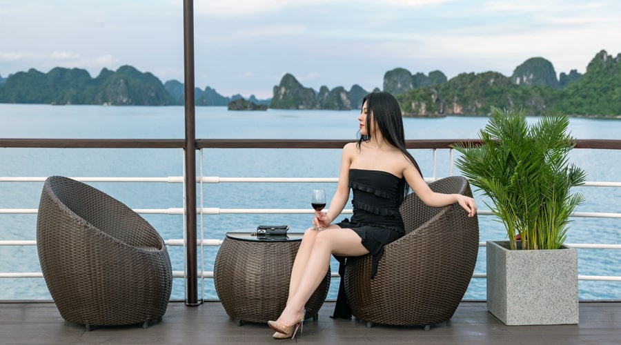 Halong diamond cruise sundeck