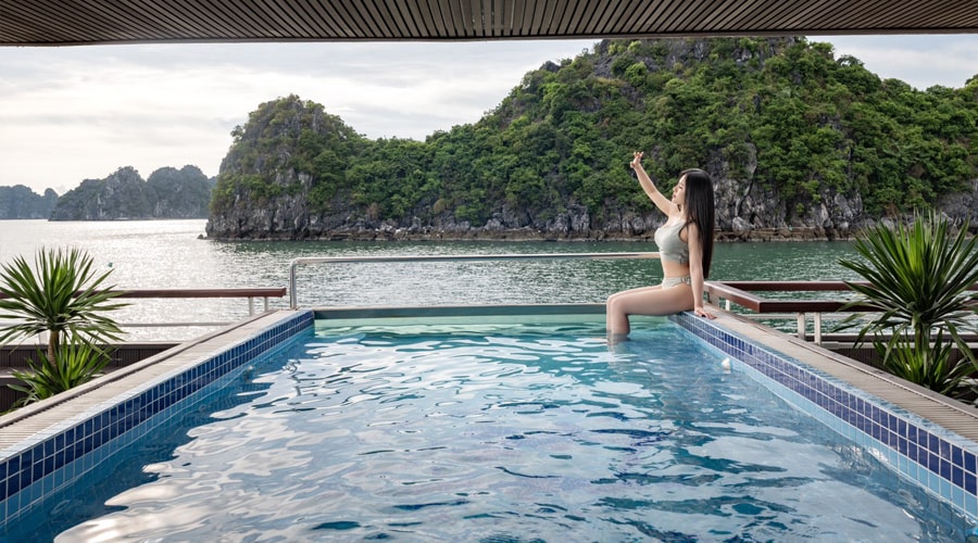 Halong diamond cruise jacuzzi pool