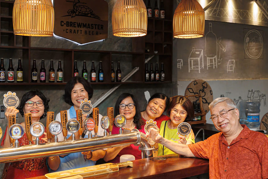 Craft Beer Adventure: Brewery Tour & Unlimited Tastings