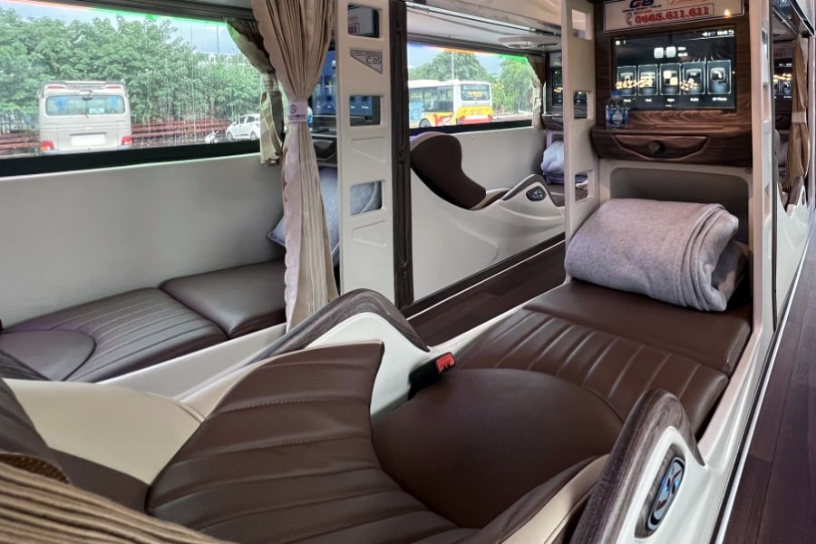 Hà Sơn Hải Vân - Vip Sleeping Bus Hanoi - Sapa - Hanoi