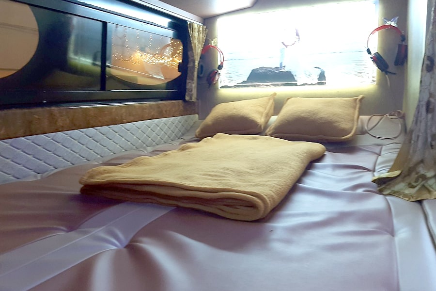 KingExpress - Private sleeping cabin bus Hanoi - Sapa - Hanoi