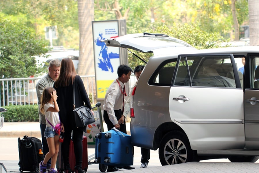 7 seater car airport pick-up and see off