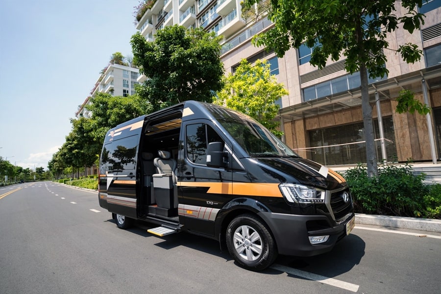 Limousine round trip Hanoi - Halong - Hanoi