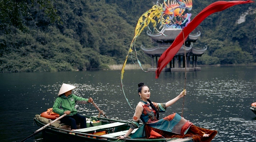 boat trip in Trang An