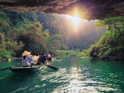 Boat trip in Trang An