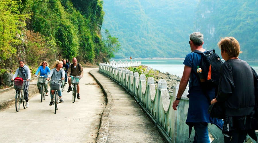 viet hai village - cat ba island