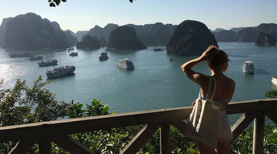 view halong bay from top of ti top island