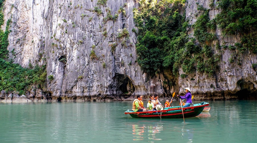 bamboo boat in Cua Van fishing village