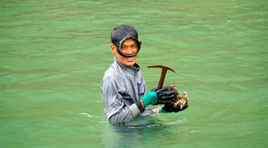 Local life in Cua Van Fishing Village