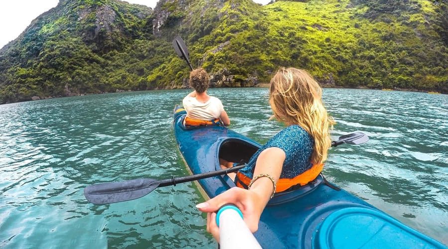 kayaking in halong bay