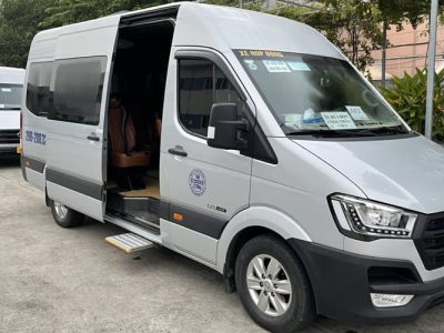 Minivan 16 seater car