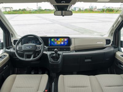 Minivan 16 seater car